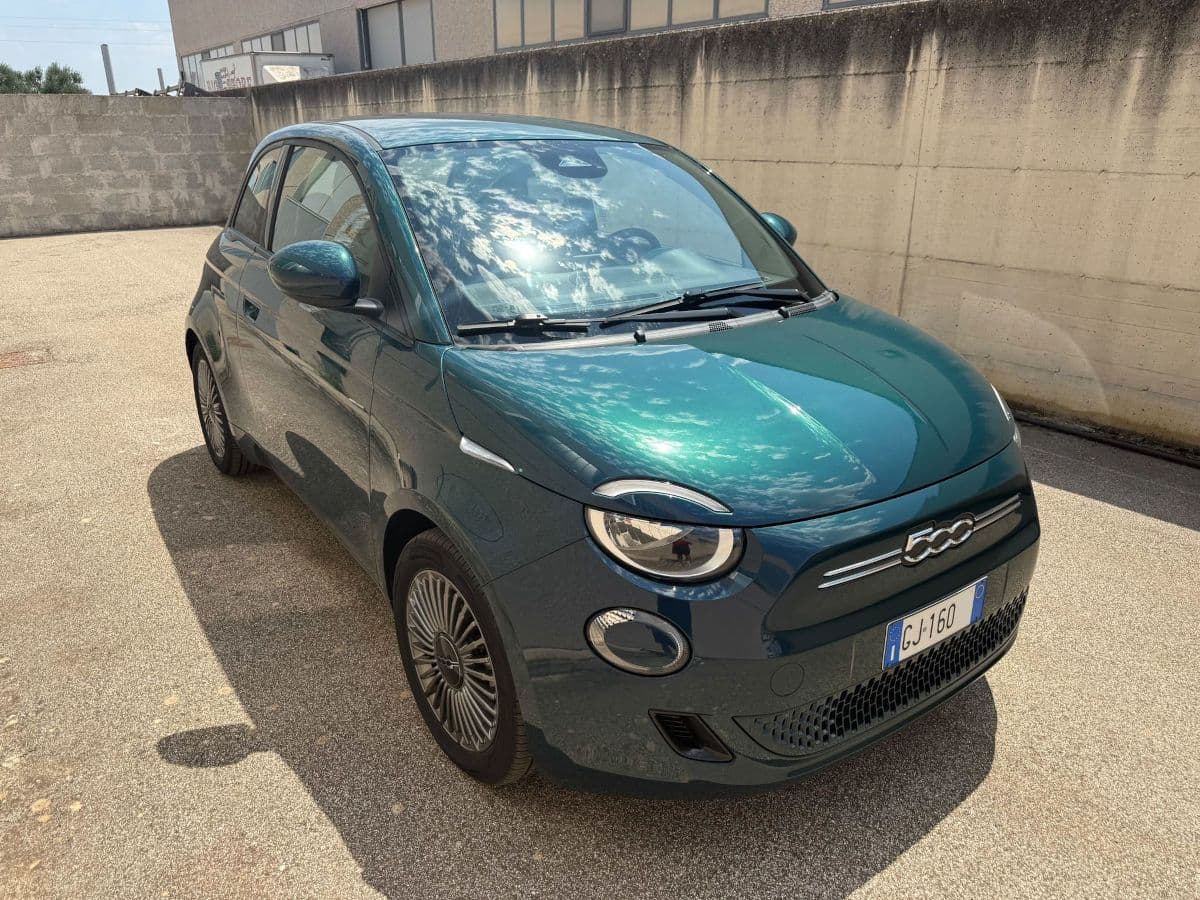 FIAT 500e ELETTRICA ICON usata come nuova - Noleggiata a lungo termine