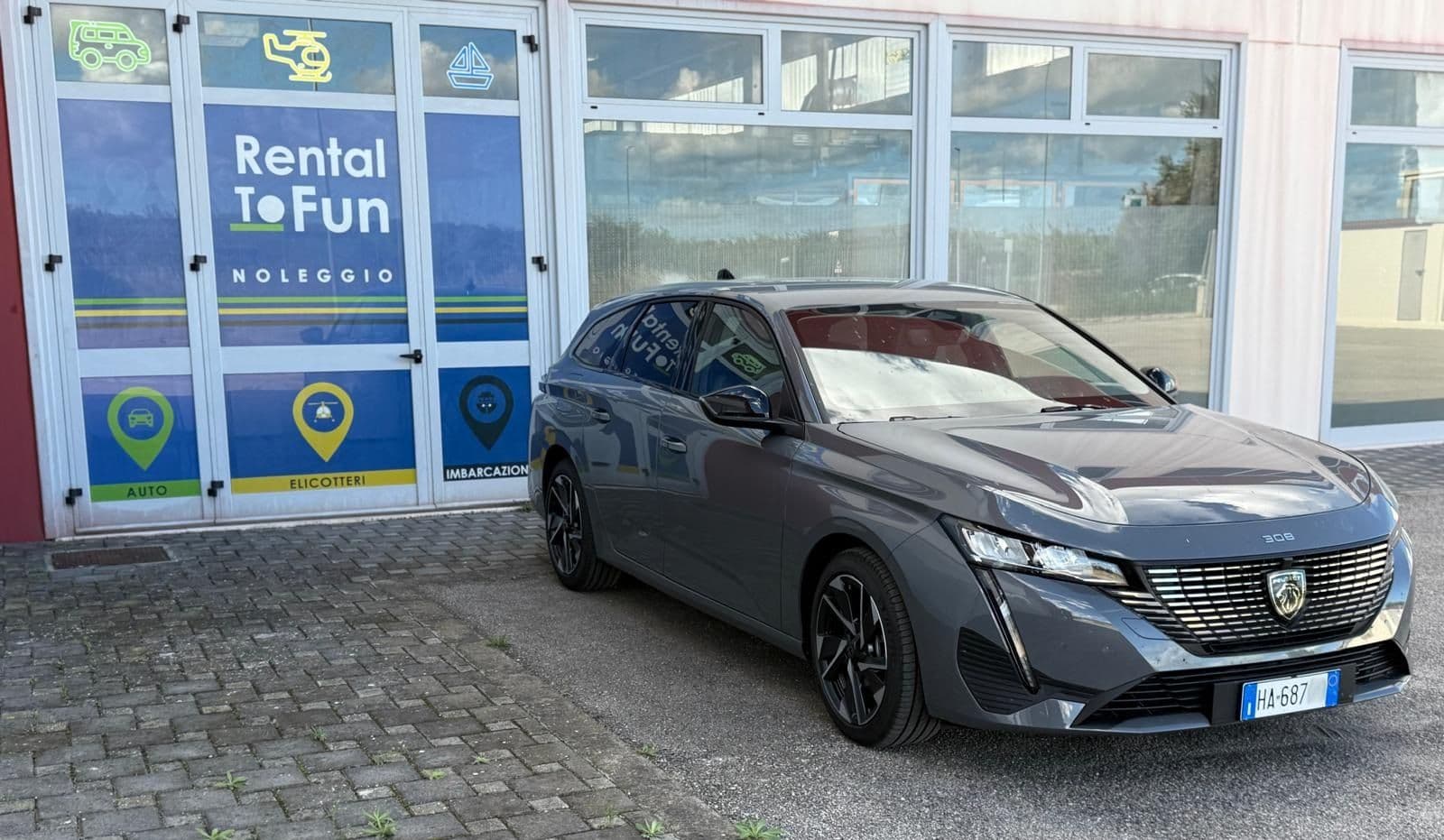 Peugeot 308 SW Allure BlueHDi - Noleggiata a lungo termine da RENTAL TO FUN SRL