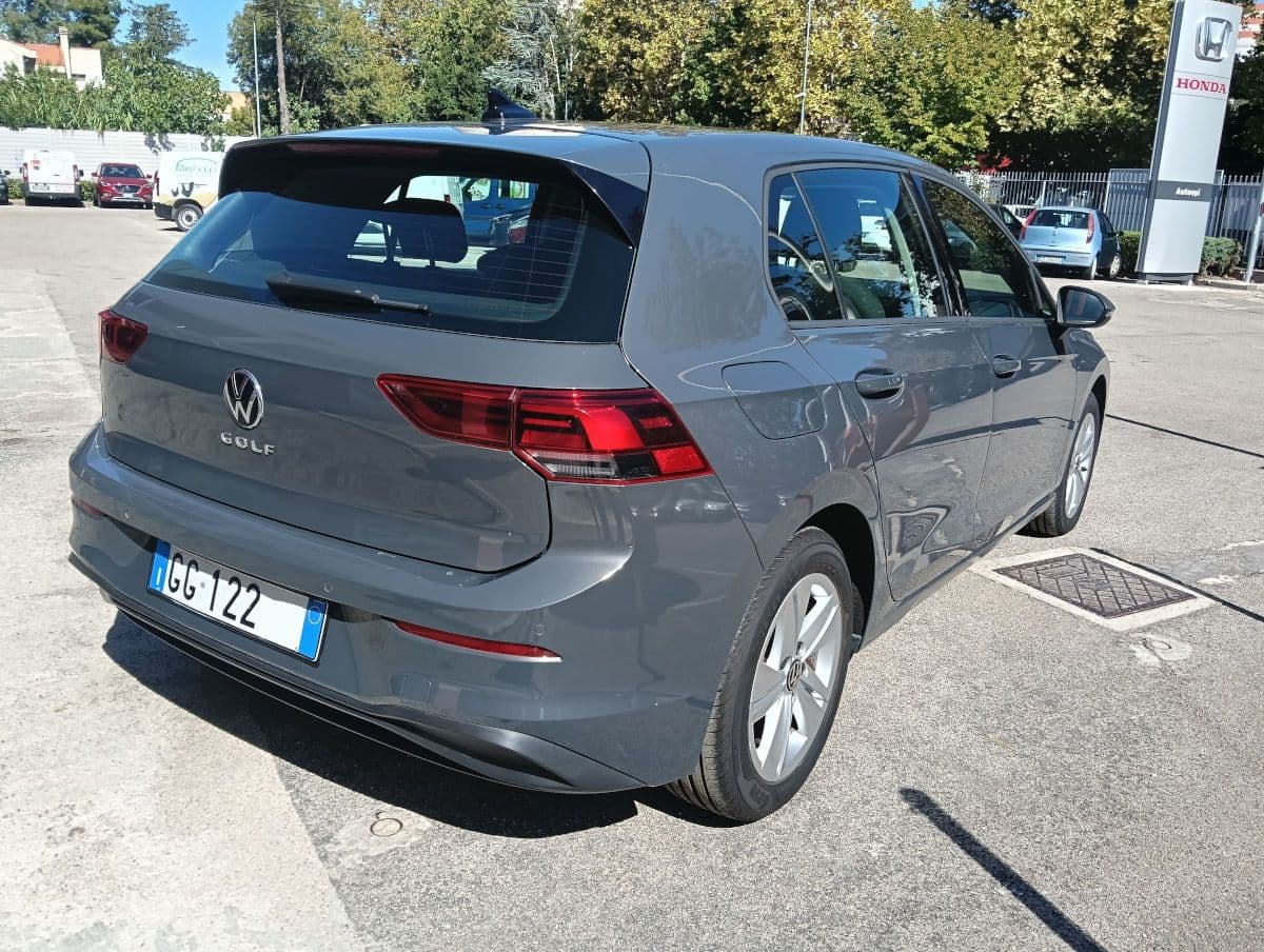 VOLKSWAGEN GOLF 1.0 eTSI 81kW EVO Life DSG usata come nuova - Noleggiata a lungo termine da Domenico (Pescara)