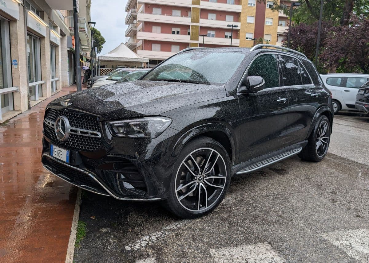 MERCEDES-BENZ GLE 300d 4M AMG Line Advanced Plus - Noleggiata a lungo termine da P. & C. COSTRUZIONI GENERALI SRLS (Caserta)