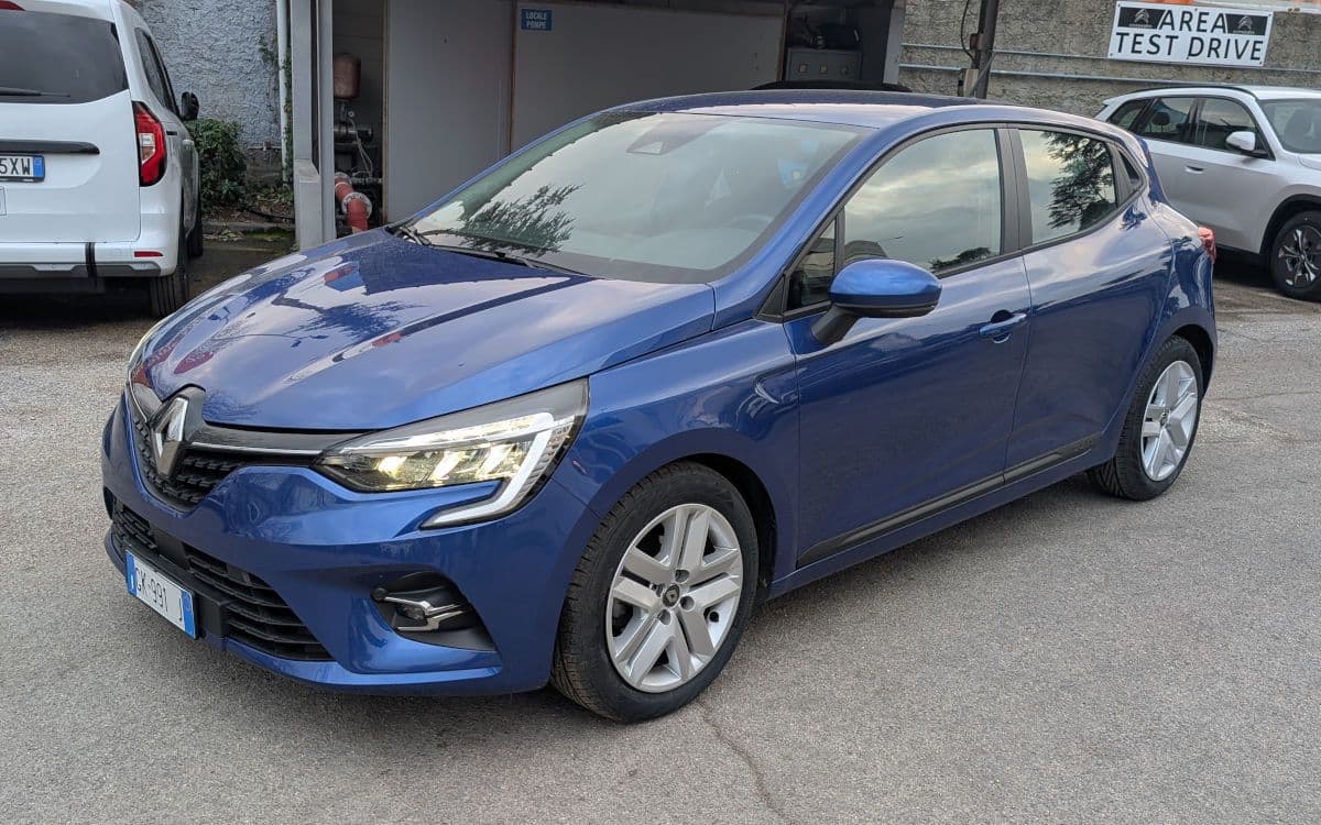 RENAULT CLIO 1.0 TCE 66KW BUSINESS usata come nuova - Noleggiata a lungo termine da Alessandra di Milano