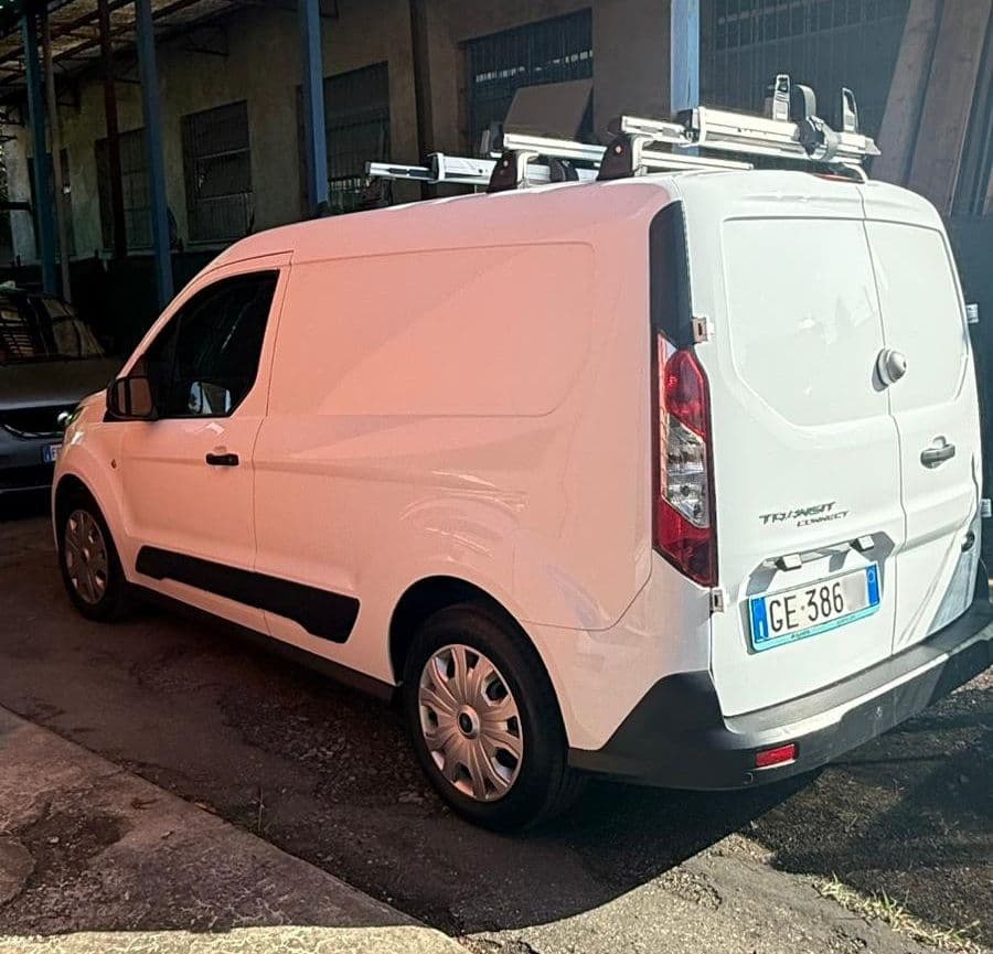 Ford TRANSIT CONNECT 1.5 TDCI usato come nuovo - Noleggiato a lungo termine da CAINO 49 DI MORRIS ASCENZO